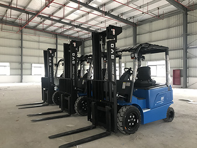 感謝蔡總的大力支持，再次購買3+1臺比亞迪叉車，祝：生意興??！